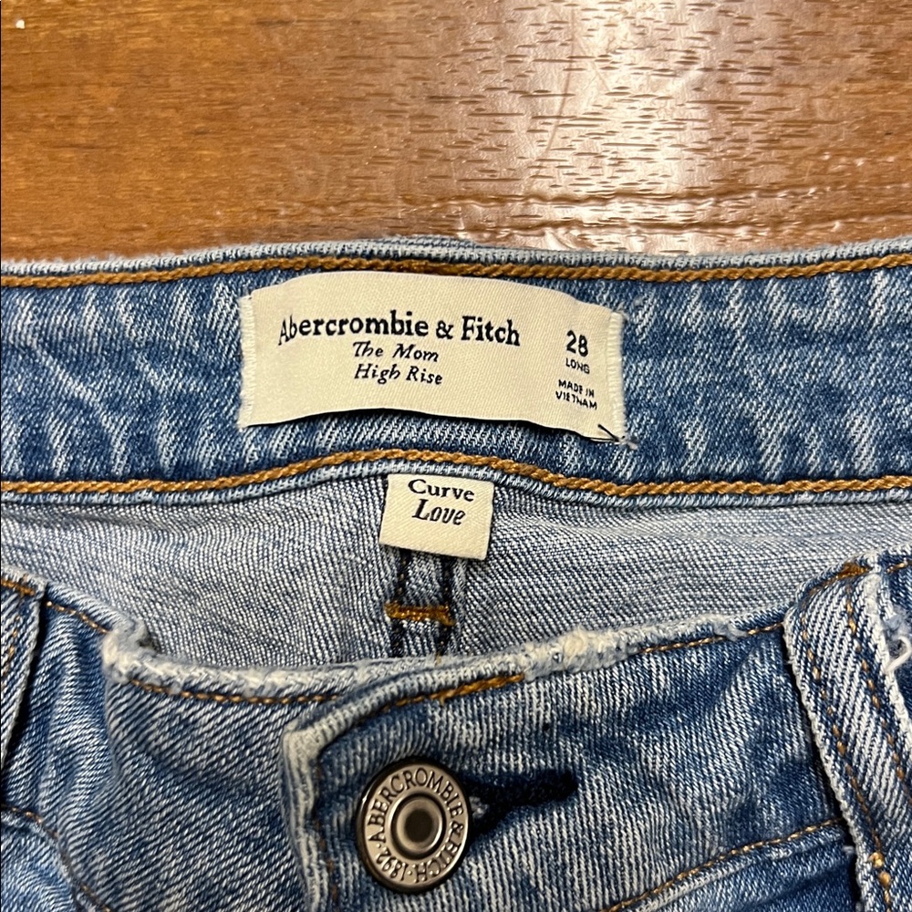 Abercrombie & Fitch the mom high rise curve love Jeans - Picture 3 of 6